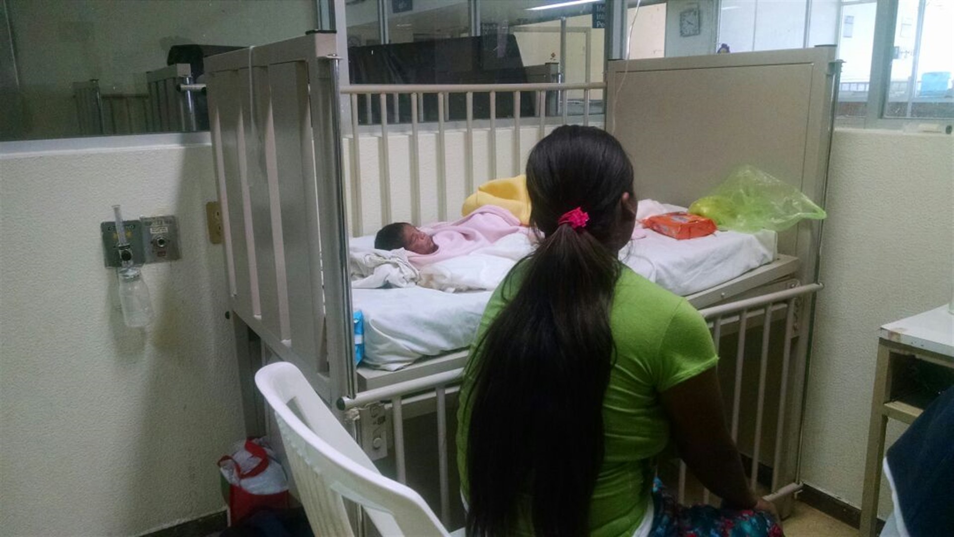 Los infantes fueron internados en el Hospital General de Los Mochis (FOTO: Esthela García).