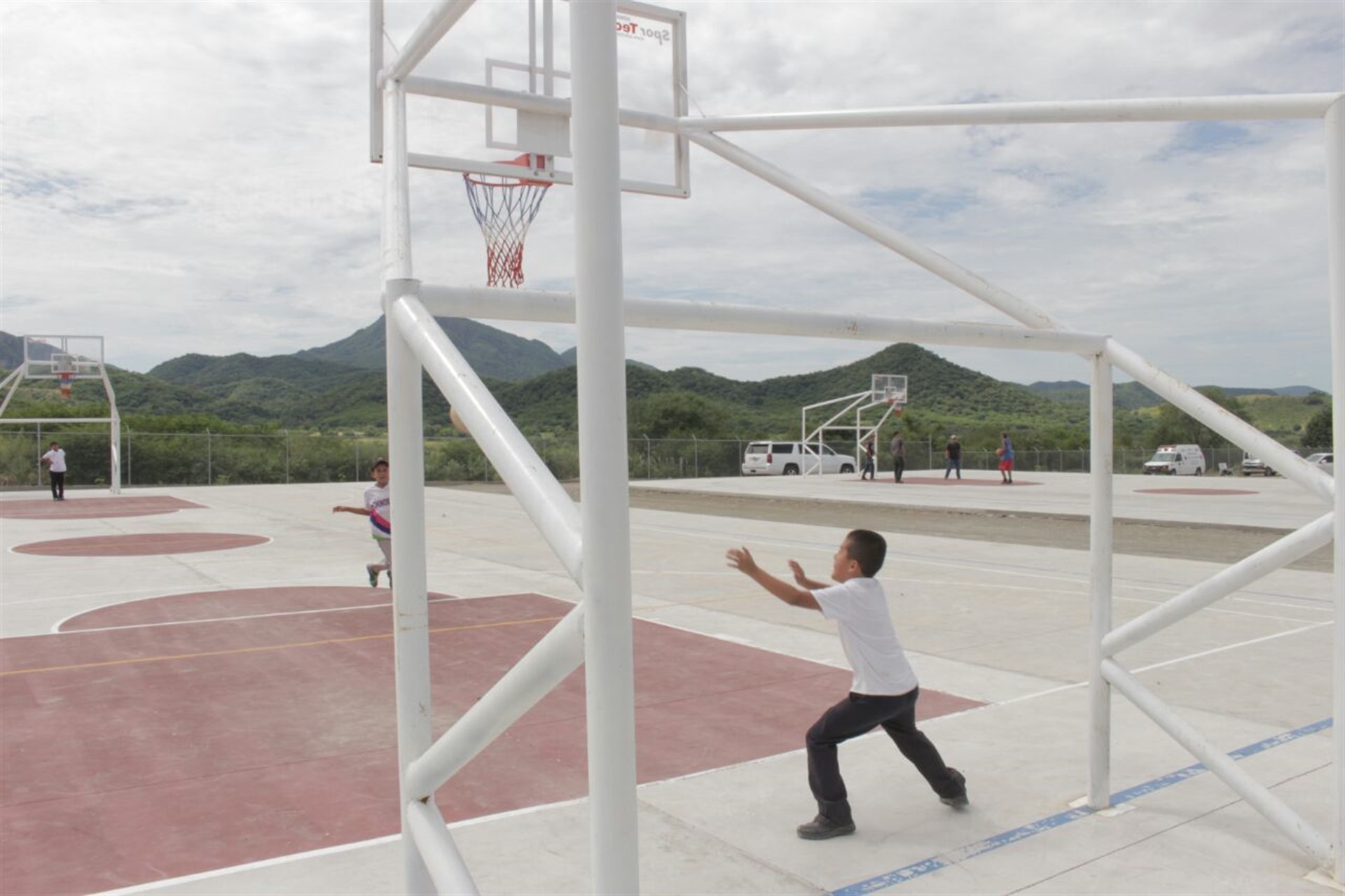 Inauguran unidad deportiva y tramo carretero El Fuerte-Chinobampo Inauguran unidad deportiva y tramo carretero El Fuerte-Chinobampo