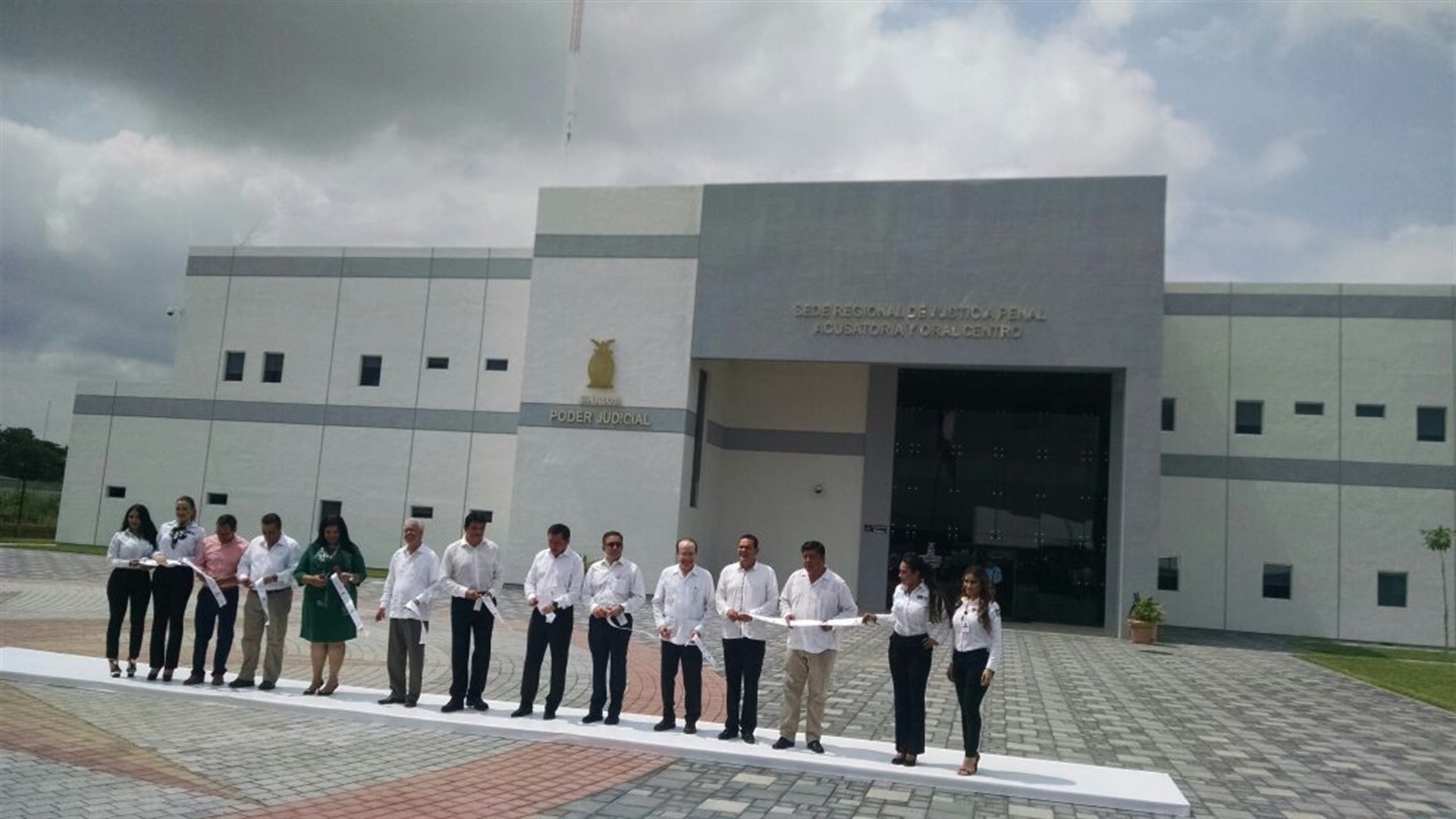 El titular de la Segob en su gira a Culiacán.