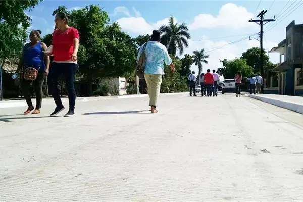 Entregan obras de pavimentación en El Porvenir
