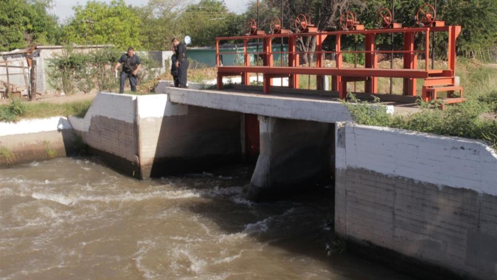 Localizan a un hombre sin vida en el canal Lateral 18