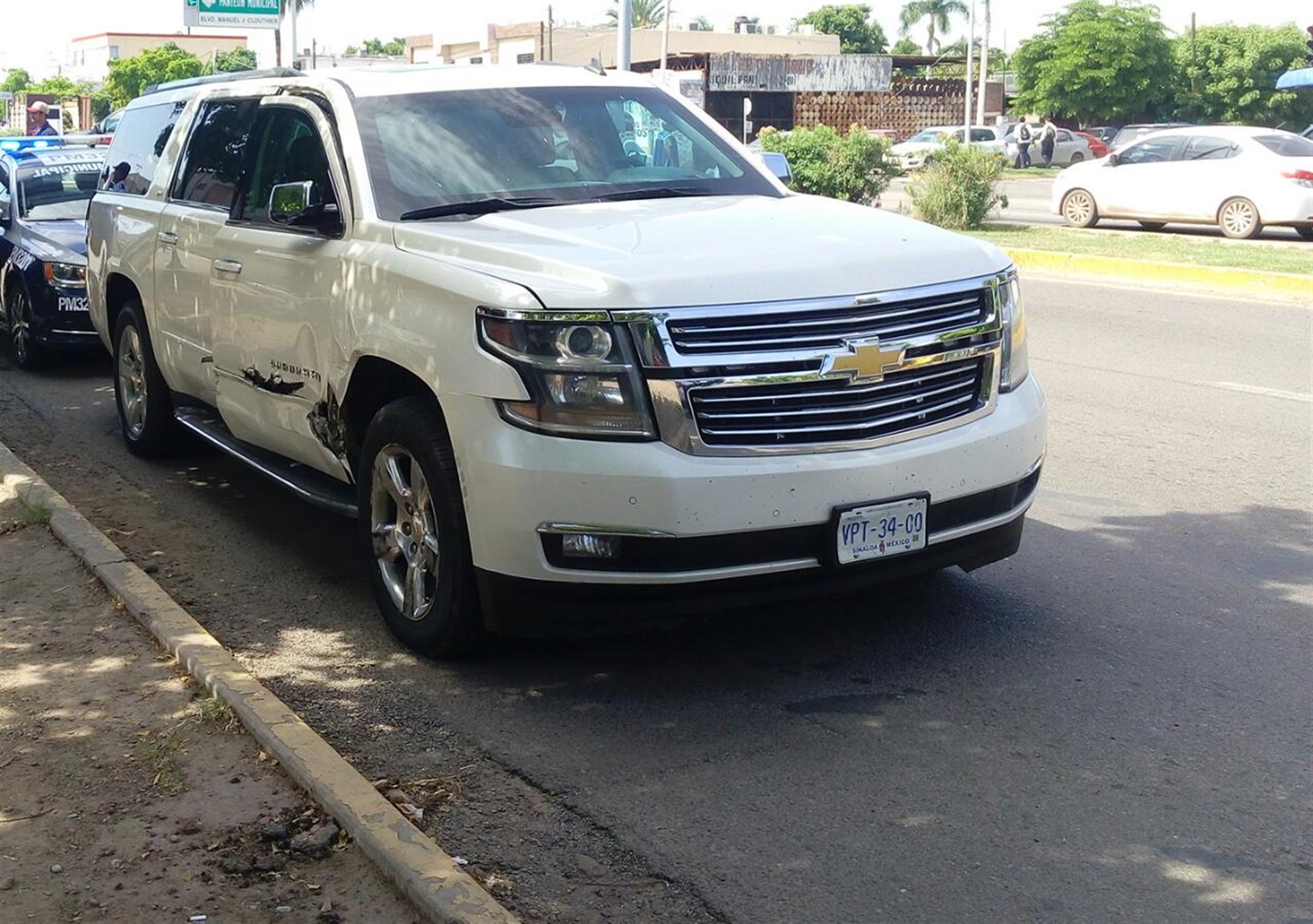 Tráiler impacta camioneta del Alcalde de Ahome
