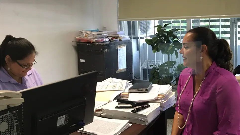 Margarita Villaescusa al interponer una denuncia. FOTOS: Cortesía.