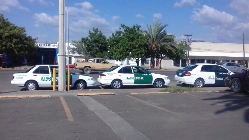 Taxistas acusan a Arturo Duarte de abandonarlos