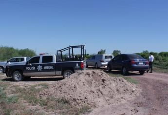 Localizan a una persona calcinada dentro de una camioneta