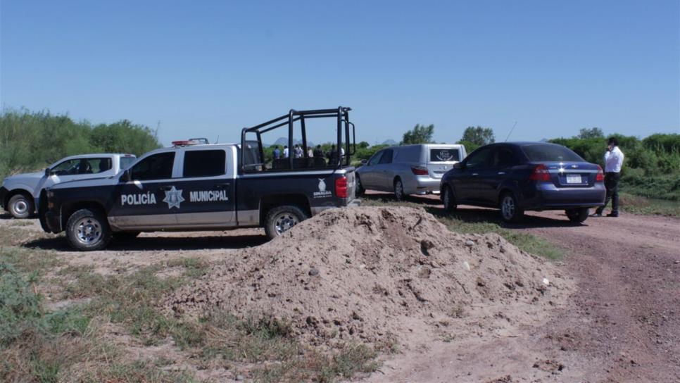 Localizan a una persona calcinada dentro de una camioneta