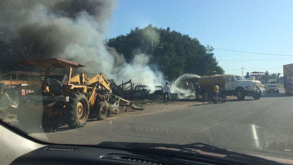 Se incendia yonque en Culiacán