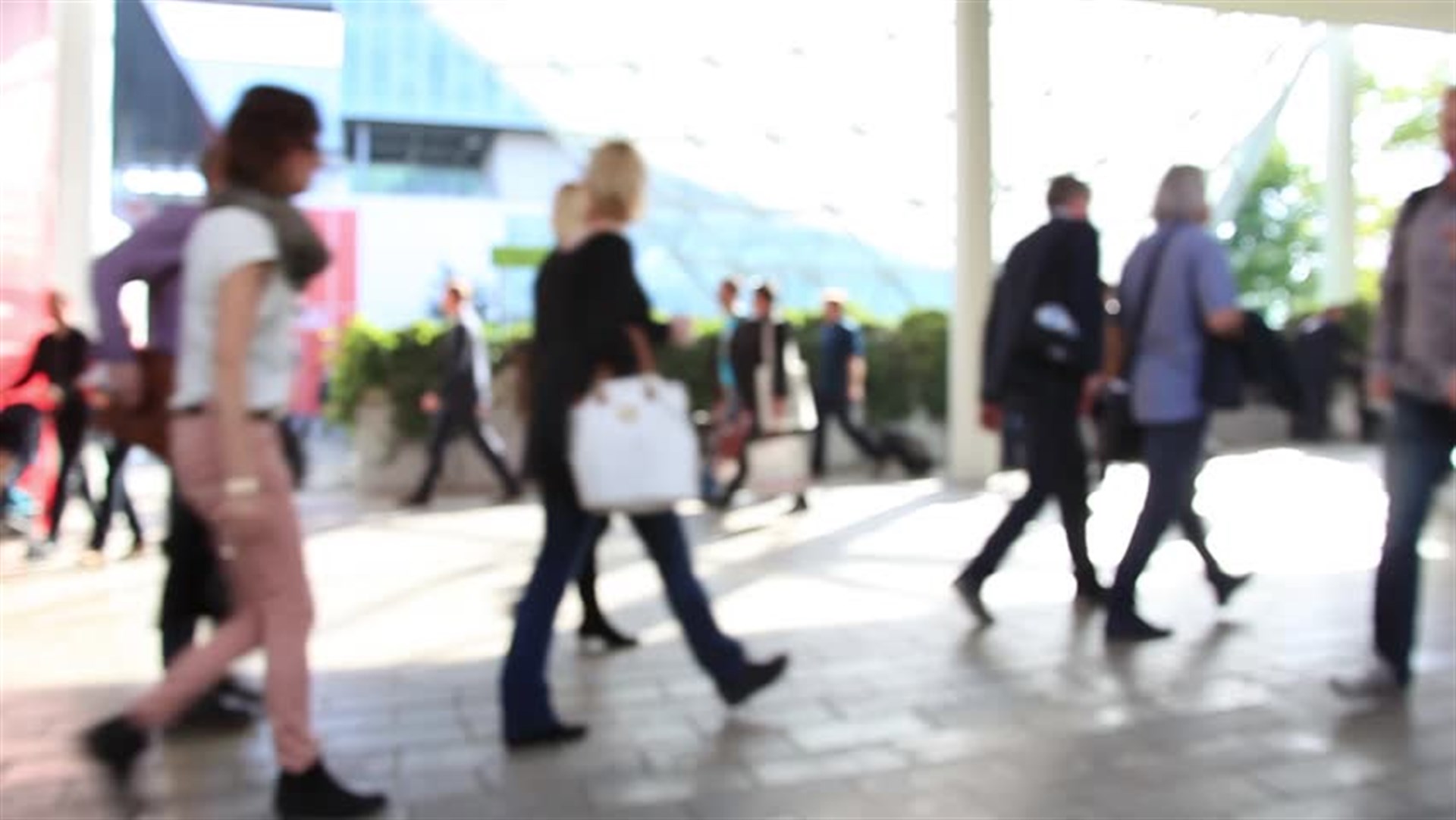 Recomiendan no distraerse en las calles y estar alerta. FOTO: Cortesía.