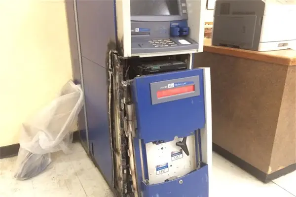 Sospechan colusión de empleados en robo de cajeros Sospechan colusión de empleados en robo de cajeros