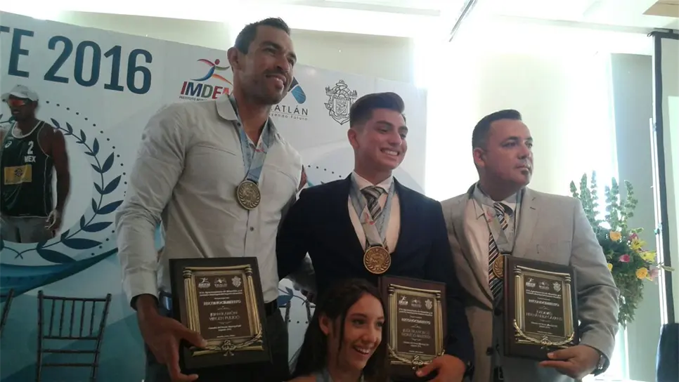 Los galardonados deportistas sinaloenses. FOTO: Óscar Rodríguez.