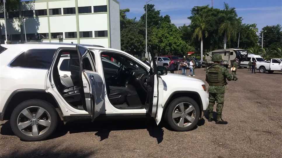 Vehículos de diferente tipo fueron asegurados por el Ejército. FOTO: Manuel Aceves.