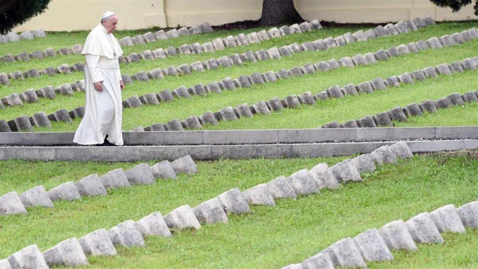 Vaticano veta dispersar cenizas de muertos en la naturaleza