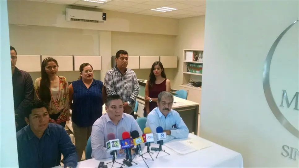 Los docentes manifestaron su inconformidad. FOTO: Fernanda García.