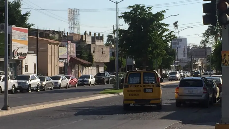 La falta de cultura vial causa caos en planteles educativos