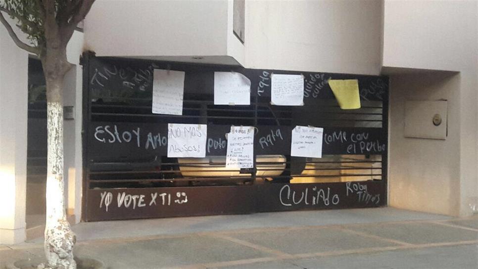 Trabajadores del Ayuntamiento vandalizan casa de Armando Leyson