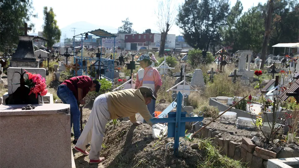 Estas medidas son para prevenir accidentes o problemas entre los visitantes a los camposantos. FOTO: Archivo Luz Noticias.