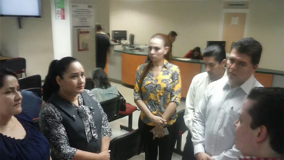 Reunión entre trabajadores de la USE y subsecretarios de Gobierno. FOTO: Felícitos Trujillo.