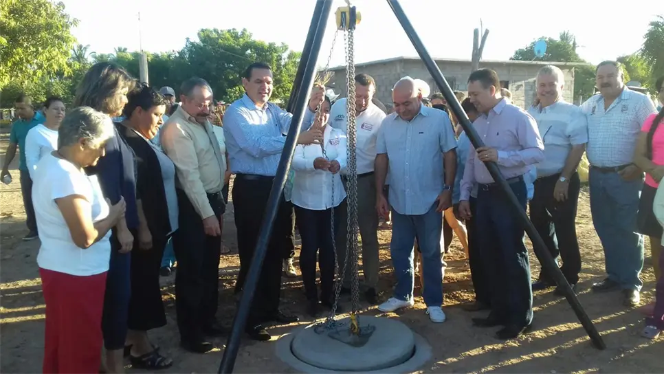 Alcalde de Culiacán entregó obras en Las Piedritas. FOTO: Denisse Márquez.