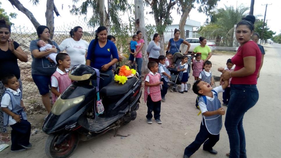 Toman kínder en Las Lajitas