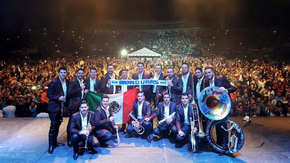 Banda MS abarrota estadio en Honduras