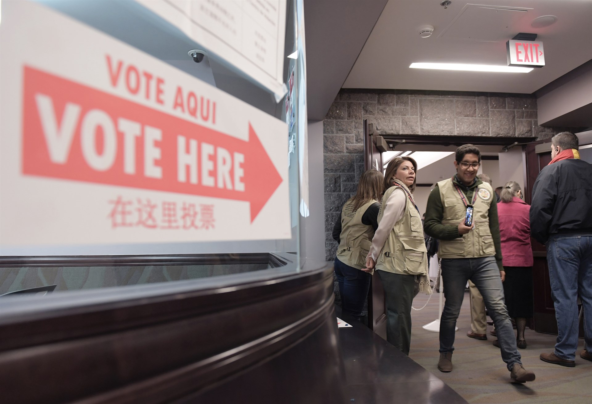 Francotirador mata a un elector y hiere a tres más en Los Ángeles