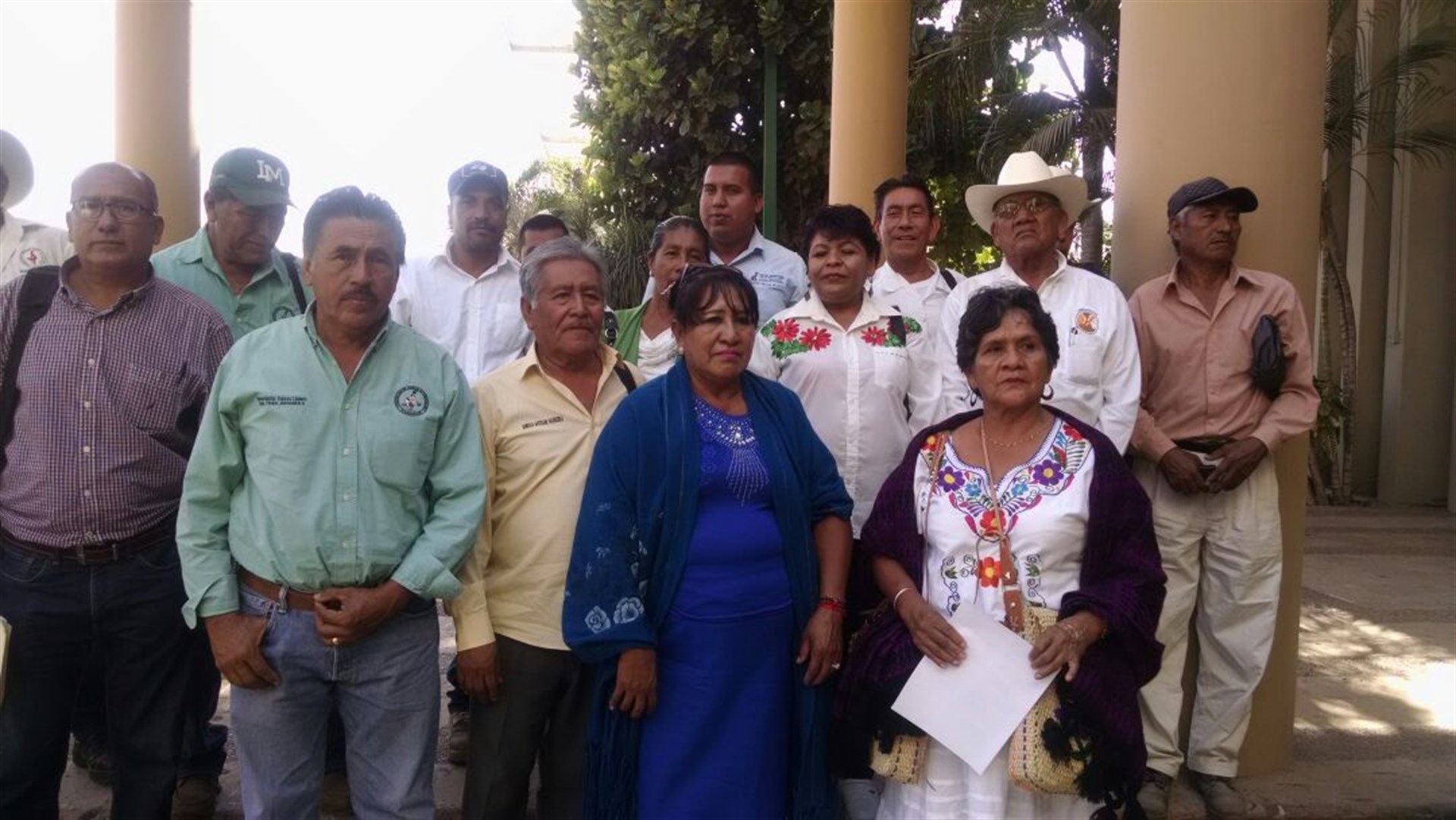 Gobernadores indígenas en el Congreso.