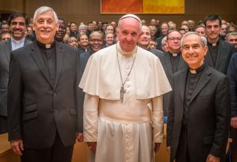 Papa pide perdón a pobres que han sido ignorados por cristianos