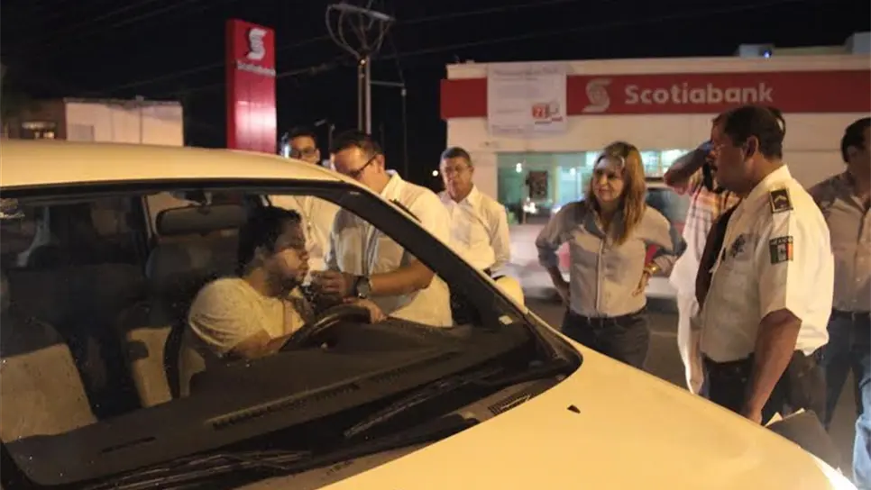 Aplicación del alcoholímetro en Mazatlán. FOTO: Óscar Rodríguez.