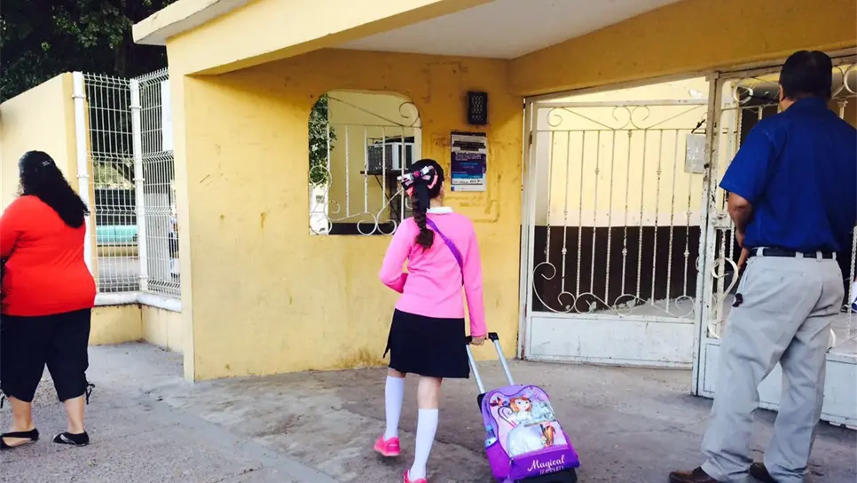 Se recomienda abrigar a los menores para ir a la escuela. FOTO: Danira Rodríguez.