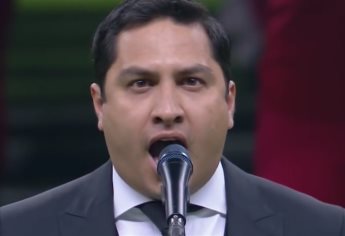 Abuchean a Julión Álvarez por cantar Himno Mexicano en partido de NFL