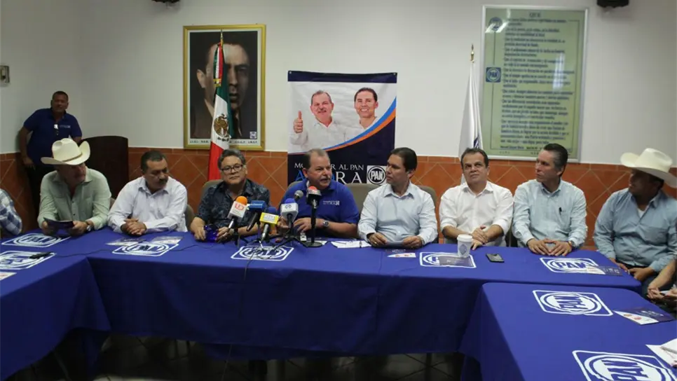 Los panistas en conferencia de prensa. FOTO: Adrián González.