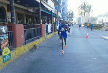 Keniatas lucen demoledores en Gran Maratón Pacífico 2016