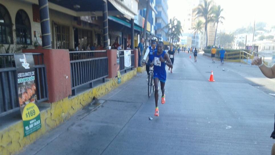 Keniatas lucen demoledores en Gran Maratón Pacífico 2016