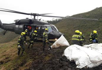 Rescatan 50 cadáveres de avión accidentado en Colombia