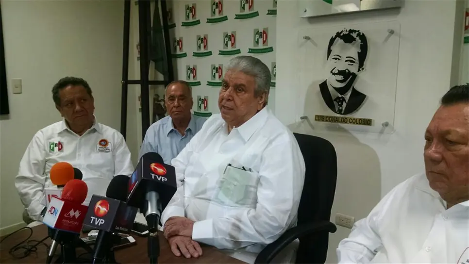 Carlos Aceves del Olmo.