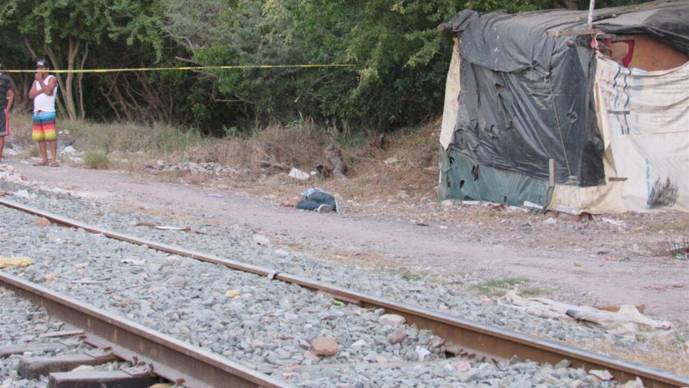 Lo ejecutan junto a las vías del tren