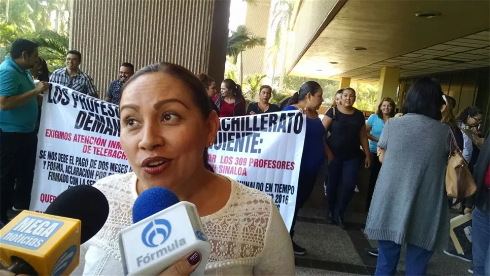 Maestros de tele bachillerato exigen pagos