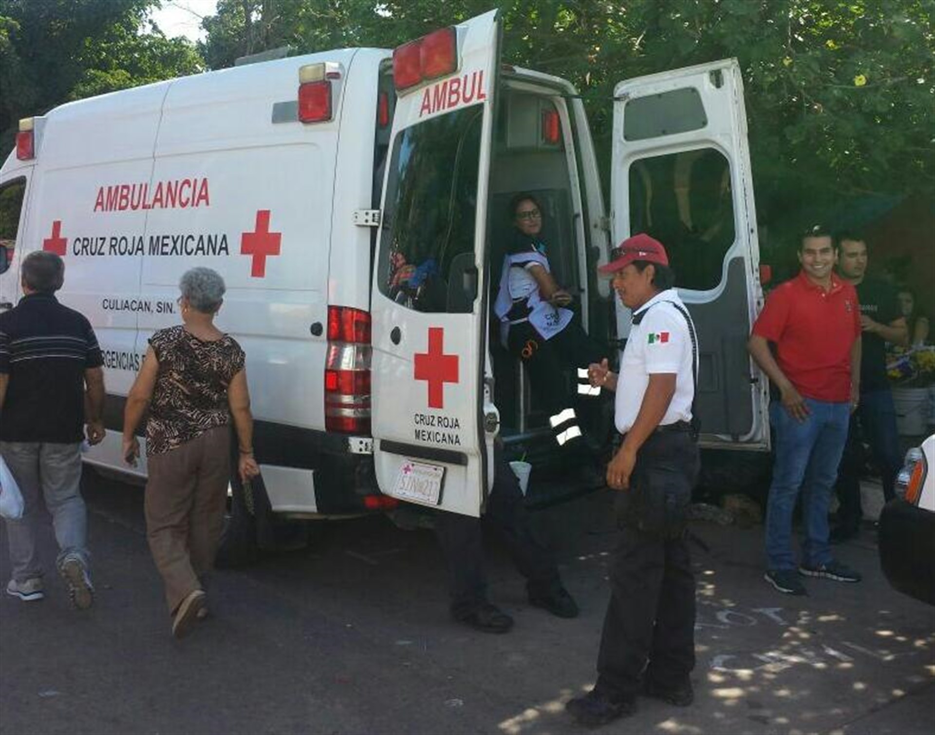 Balean a una mujer por quitarle su camioneta