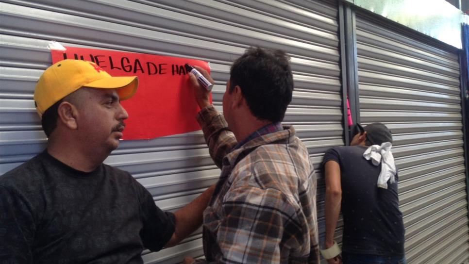 Inician huelga de hambre comerciantes del Mercado 030