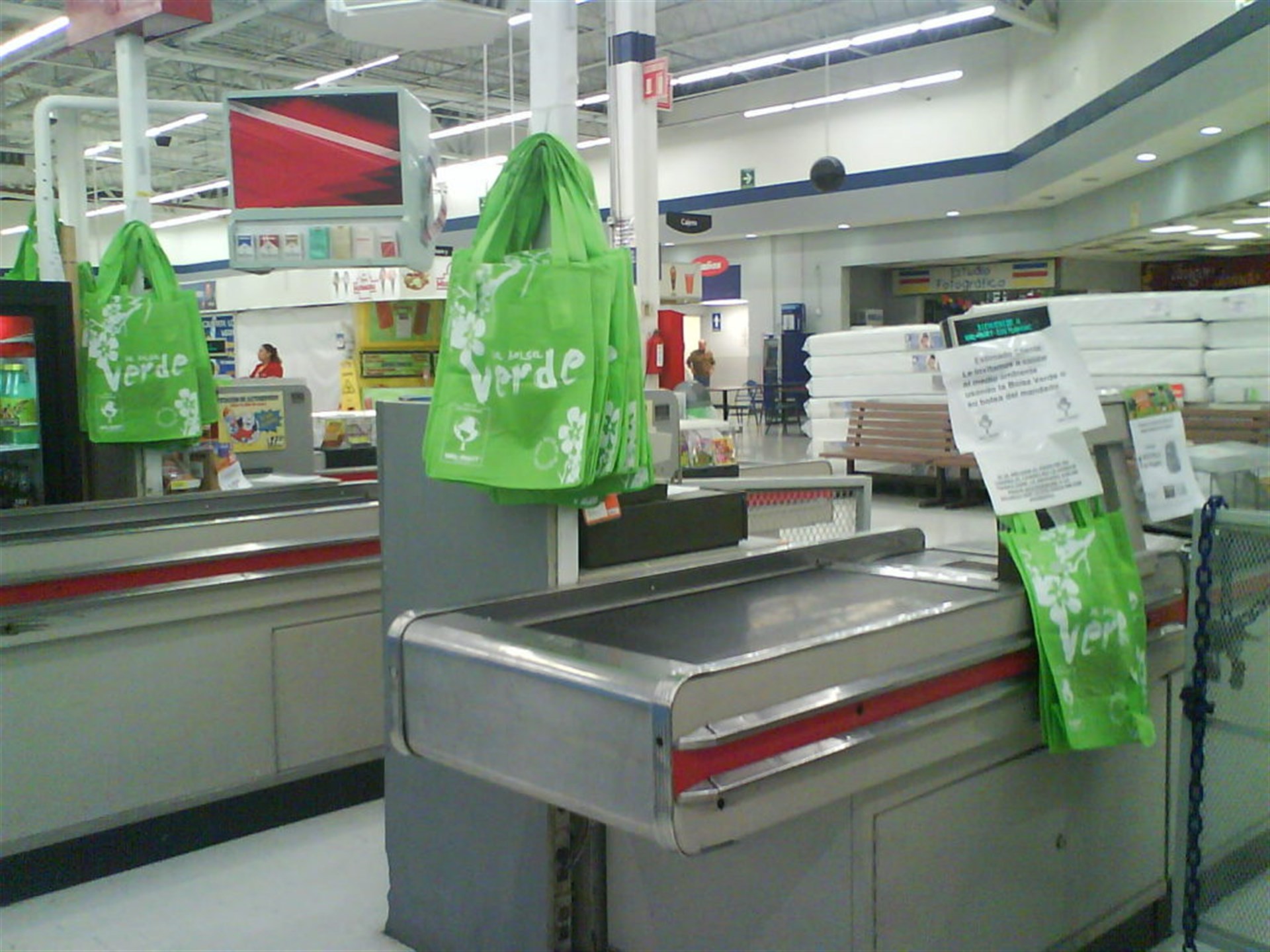 Bolsas hechas de aceites y almidón, opción para sustituir plástico