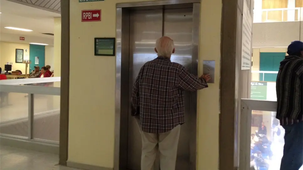 Arreglan elevador de la clínica 37 del IMSS