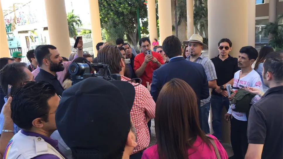 Se manifiestan microempresarios en el Congreso