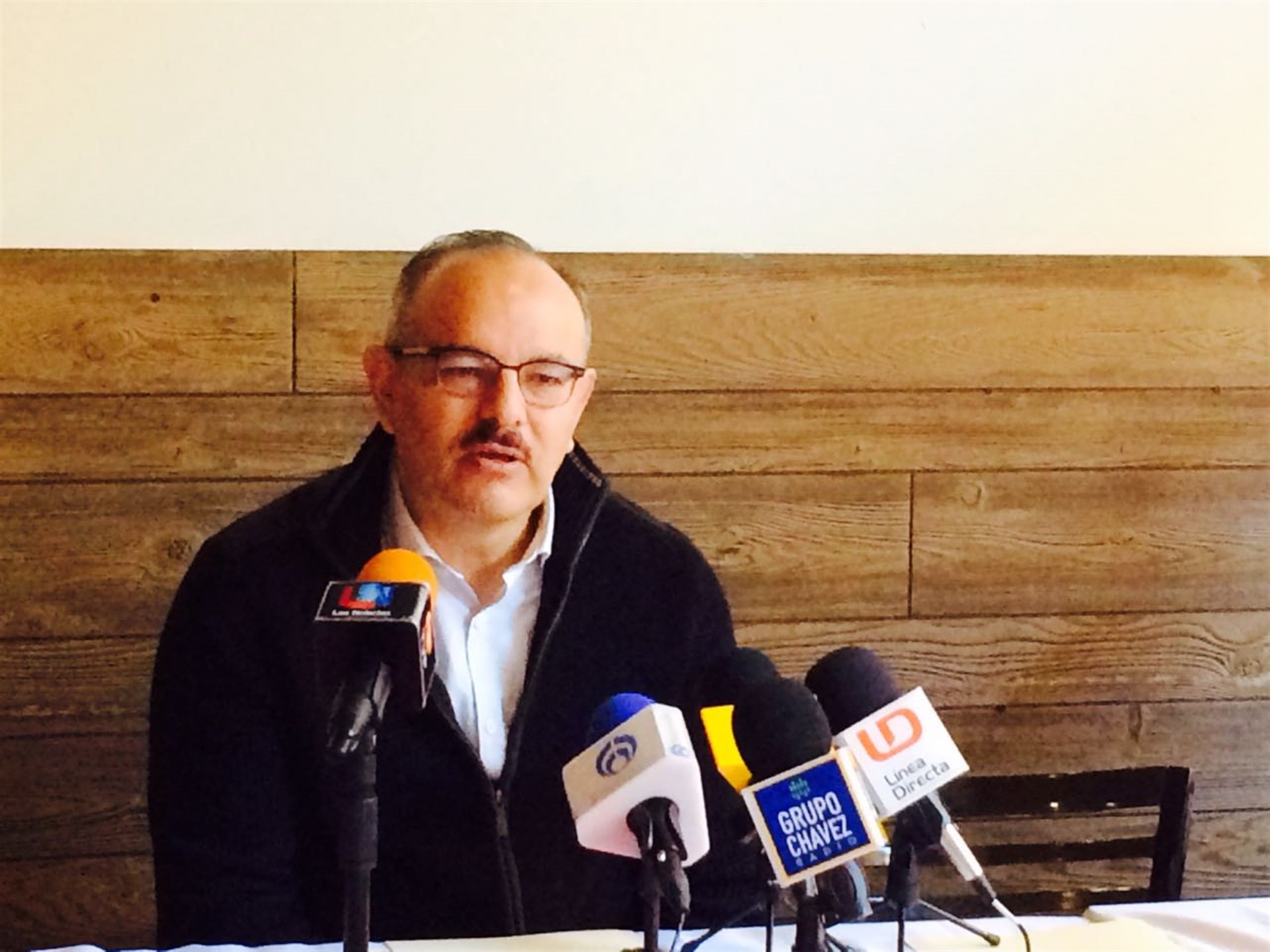 Joas González , pastor de esa congregación.