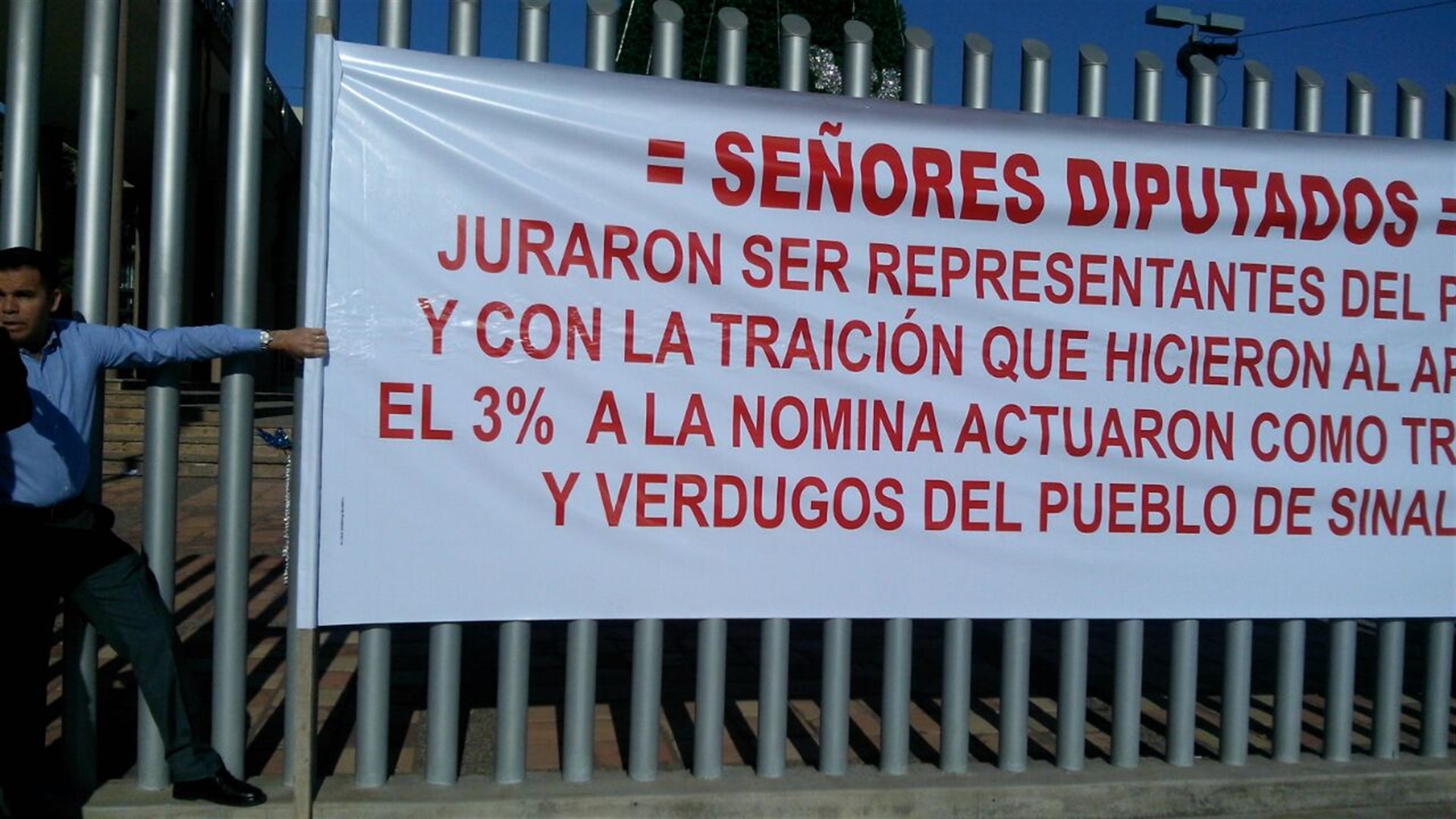 Acusan a diputados de traidores y verdugos del pueblo