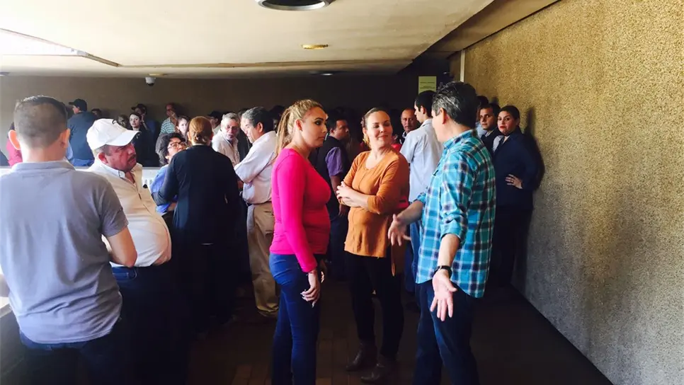 Empleados de Gobierno disuelven paro, hay aguinaldo completo