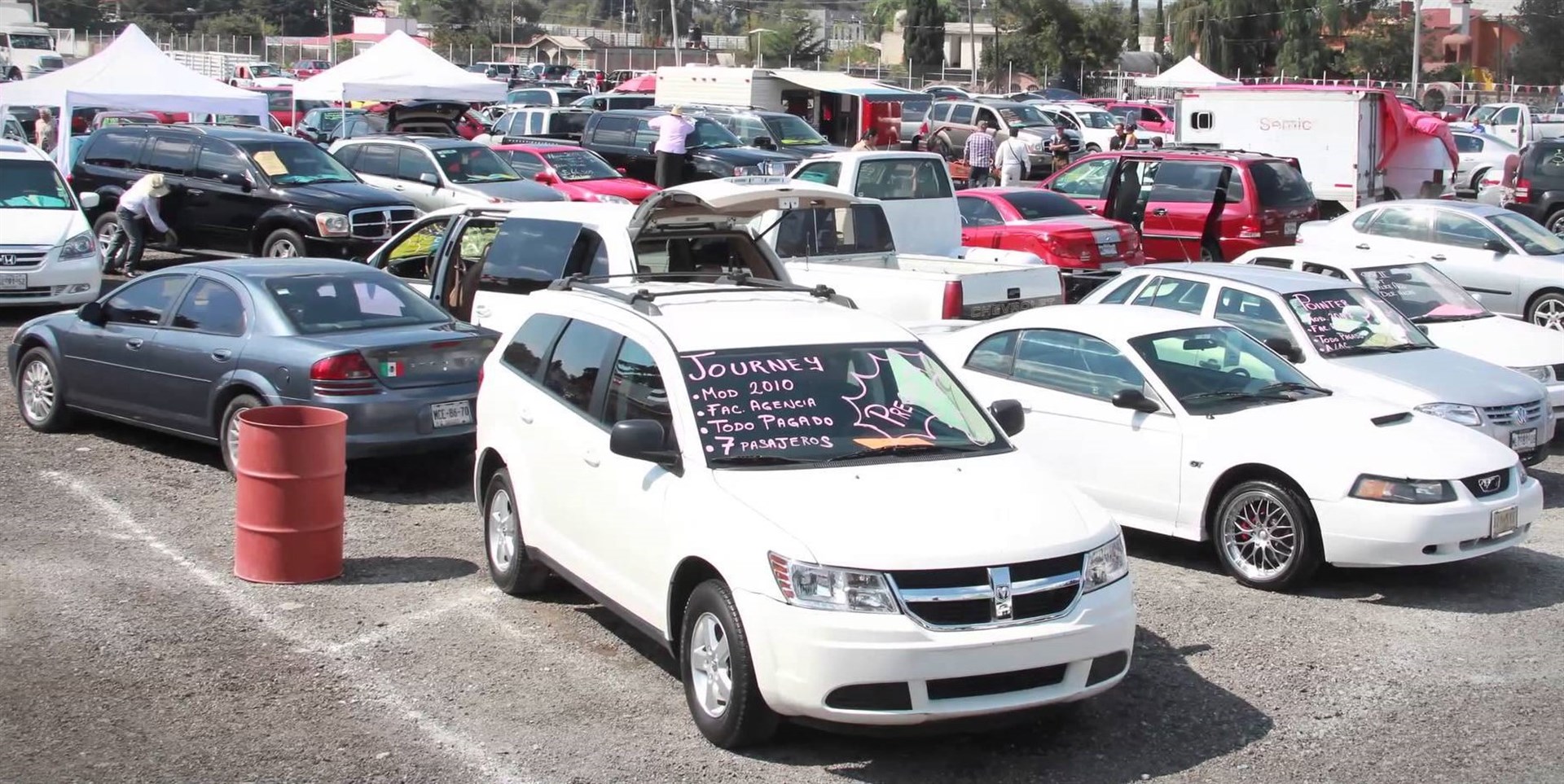 Economía amplía plazo para importación de autos usados