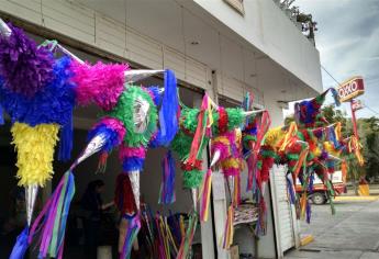 Confección y venta de piñatas, tradición que renace en diciembre