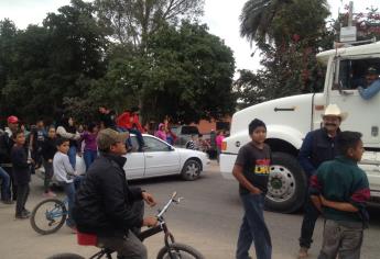 Vuelven a cerrar la carretera los vecinos de Vinaterías