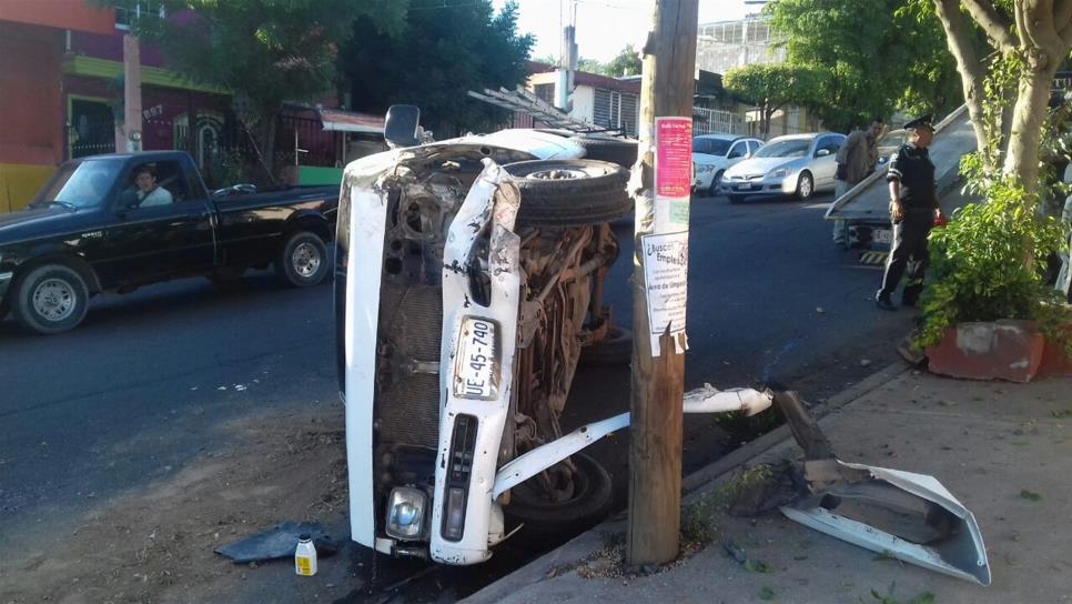 Se queda sin frenos y termina volcado