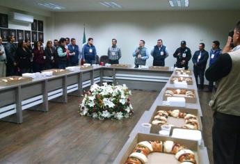 Álvaro Ruelas parte rosca de Reyes con personal del Ayuntamiento